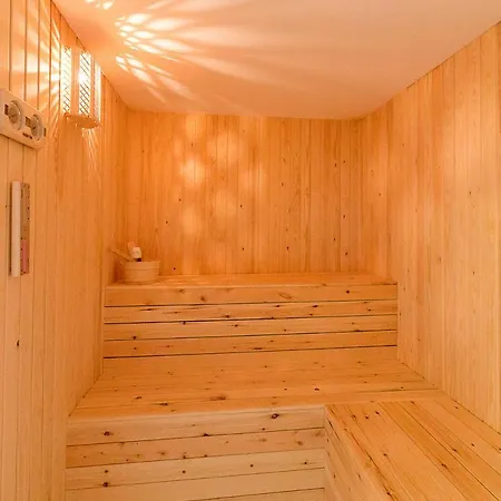 Sleeps 8 With Pool Air Con And Wifi Villa