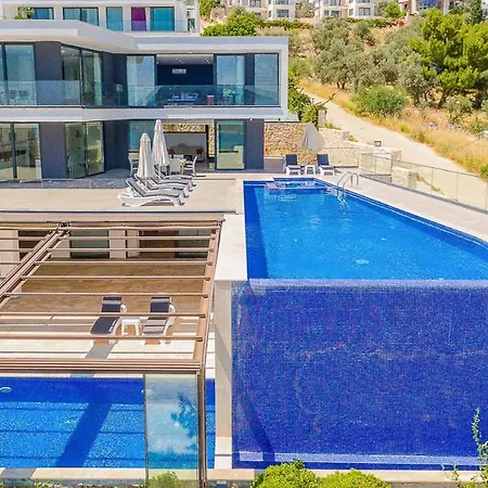 Sleeps 8 With Pool Air Con And Wifi