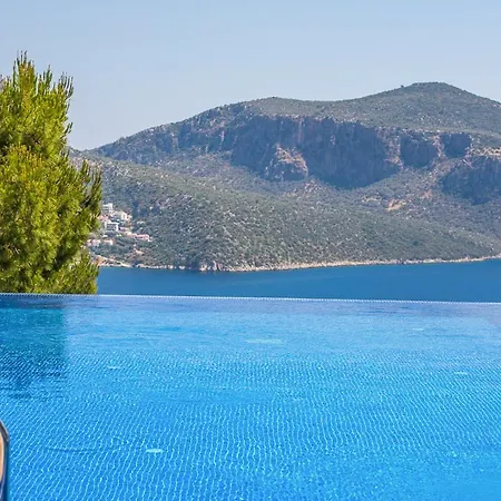 Villa Sleeps 8 With Pool Air Con And Wifi